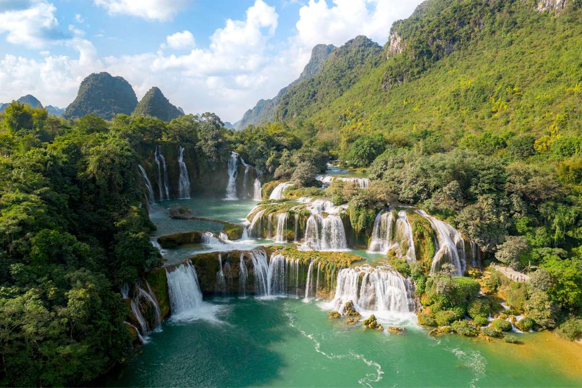Giải mã giấc mơ thấy thác nước trong xanh