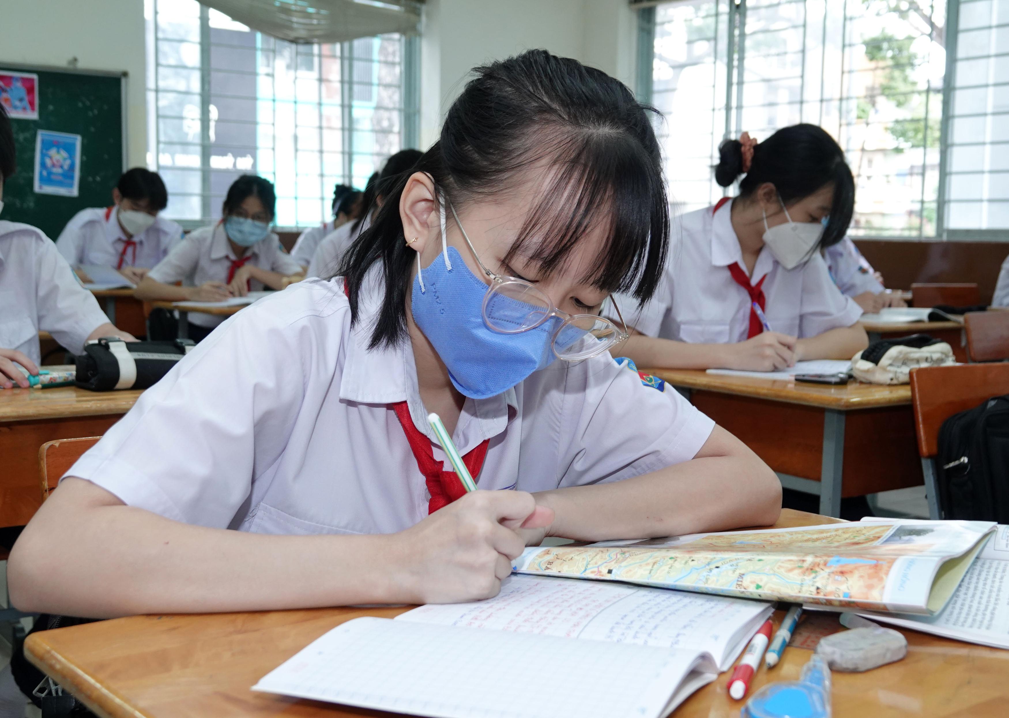 Nằm mơ thấy ngồi trong lớp học